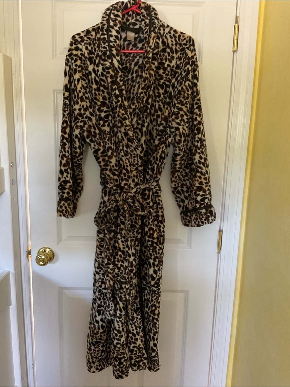 Covington Leopard Print Robe in Brown and Black